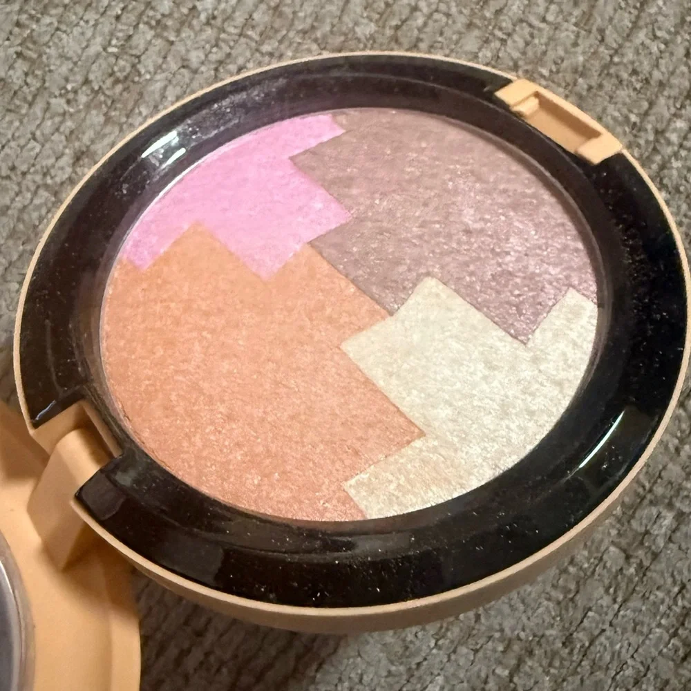 MAC Cosmetics Vibe Tribe Gleamtones Powder in Dunes at Dusk